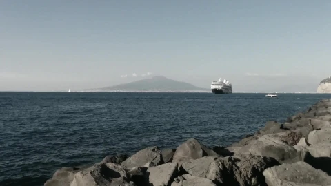 Distant Boat Windows Animated Wallpaper - Free Live Wallpaper