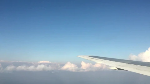 In The Clouds Windows Animated Wallpaper - Free Live Wallpaper