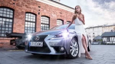 Girl With Car HD Animated Wallpaper - Free Live Wallpaper