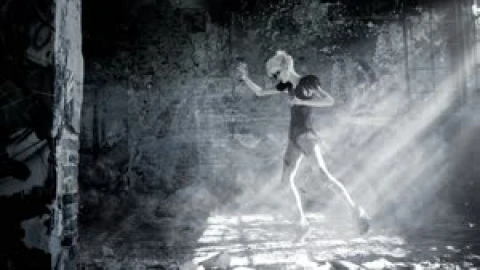 Skinny Girl Animated Wallpaper - Free Live Wallpaper
