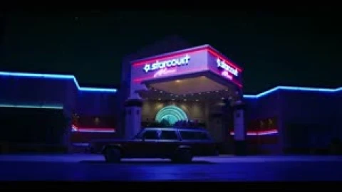 Fondo de Pantalla Animado Starcourt Mall de Stranger Things 🛒 en Movimiento - Free Live Wallpaper