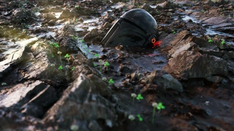PC Abandoned Mandalorian Helmet Live Wallpaper Free - Free Live Wallpaper