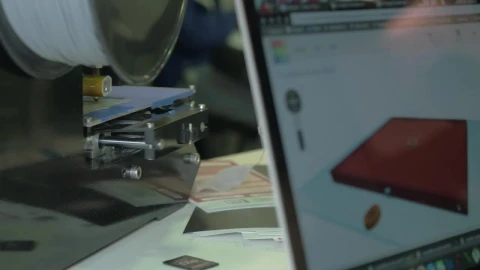 Stock Video 3d printer and laptop PC Live Wallpaper - Free Live Wallpaper