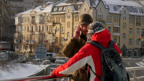 Stock Video A Couple Of Men Talking On The Street Live Wallpaper for PC - Free Live Wallpaper