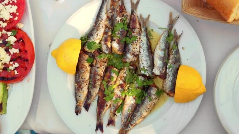 Stock Video Adding Lemon To A Fish Dish Live Wallpaper for PC - Free Live Wallpaper