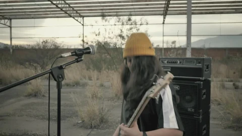 Stock Video Bassist Girl Playing Lively Live Wallpaper For PC - Free Live Wallpaper