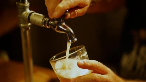 Stock Video Bartender Serving Beer From A Tap In A Glass In Live Wallpaper For PC - Free Live Wallpaper