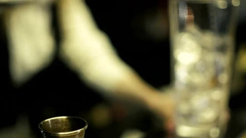 Stock Video Bartender Mixing Ice In A Glass Live Wallpaper For PC - Free Live Wallpaper