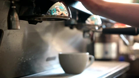 Stock Video Barista Making Fresh Coffee Live Wallpaper For PC - Free Live Wallpaper