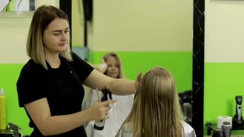 Stock Video Barber Spraying Hair Live Wallpaper For PC - Free Live Wallpaper