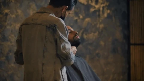 Stock Video Barber Grooming A Mans Beard Live Wallpaper For PC - Free Live Wallpaper