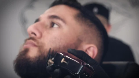 Stock Video Barber And His Electric Hair Trimmer Live Wallpaper For PC - Free Live Wallpaper