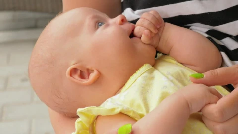 Stock Video Baby Looking Around Outside Live Wallpaper For PC - Free Live Wallpaper