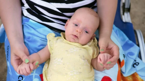 Stock Video Baby Laying With Her Mother Live Wallpaper For PC - Free Live Wallpaper