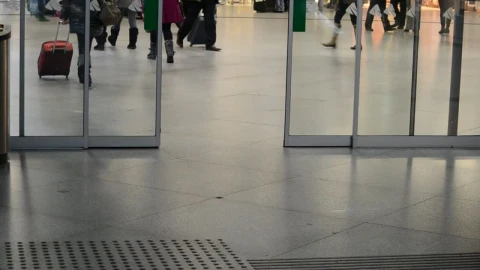 Stock Video Automatic Doors At Madrid Airport Live Wallpaper For PC - Free Live Wallpaper