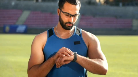 Stock Video Athlete Checks Timer Before Run Live Wallpaper For PC - Free Live Wallpaper