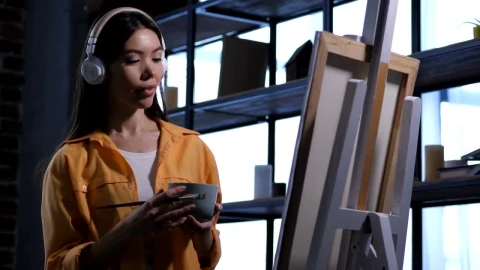Stock Video Artist Listening To Music While Working Live Wallpaper For PC - Free Live Wallpaper