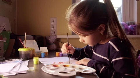 Stock Video Artist Girl Paints With A Brush Live Wallpaper For PC - Free Live Wallpaper
