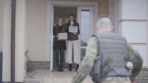 Stock Video Army Soldier Returns Home And Hugs Family At Door Live Wallpaper For PC - Free Live Wallpaper