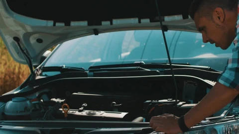 Stock Video Angry Man Trying To Fix His Car Live Wallpaper For PC - Free Live Wallpaper