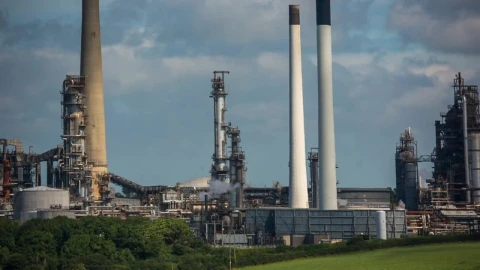 Stock Video An Industrial Power Plant With Smoke Towers Live Wallpaper For PC - Free Live Wallpaper