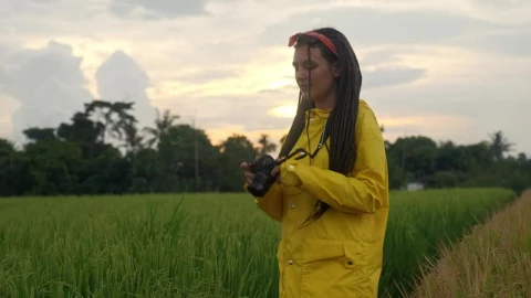 Stock Video Amateur Photographer Shooting In The Nature Live Wallpaper For PC - Free Live Wallpaper