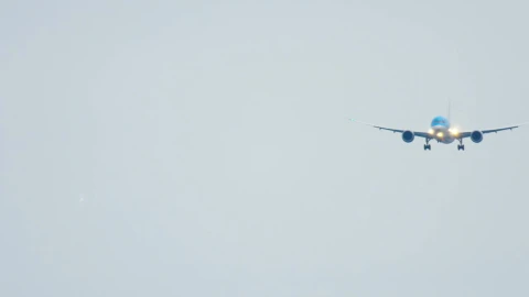 Stock Video Airplane With Lights On Is Crossing The Sky Live Wallpaper For PC - Free Live Wallpaper