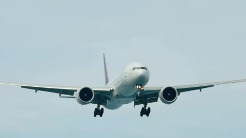 Stock Video Airplane Preparing To Land Live Wallpaper For PC - Free Live Wallpaper