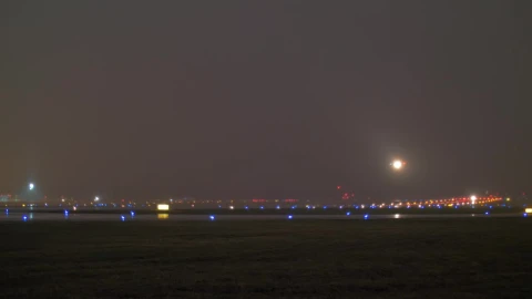 Stock Video Airplane Landing Through Fog Live Wallpaper For PC - Free Live Wallpaper