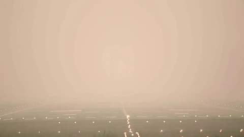 Stock Video Airplane Landing In The Fog Live Wallpaper For PC - Free Live Wallpaper