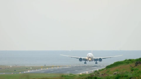 Stock Video Airplane Landing In The Distance Live Wallpaper For PC - Free Live Wallpaper