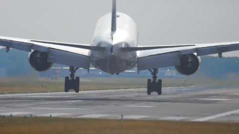 Stock Video Airplane Landing In Slow Motion Live Wallpaper For PC - Free Live Wallpaper