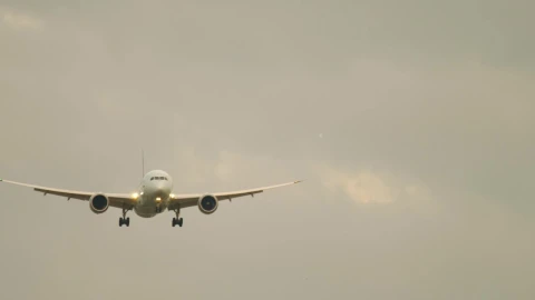 Stock Video Airplane Flying In A Gray Sky Live Wallpaper For PC - Free Live Wallpaper