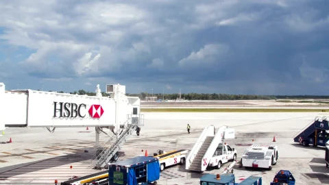 Stock Video Airplane Arriving At Air Terminal Live Wallpaper For PC - Free Live Wallpaper