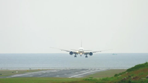 Stock Video Aircraft Landing In The Track Live Wallpaper For PC - Free Live Wallpaper