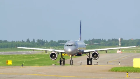 Stock Video Aircraft Heading To The Runway Live Wallpaper For PC - Free Live Wallpaper