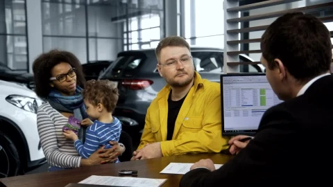 Stock Video A Young Family Buying A New Car Live Wallpaper For PC - Free Live Wallpaper