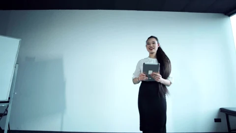Stock Video A Woman Invites The Speaker To The Stage Live Wallpaper For PC - Free Live Wallpaper