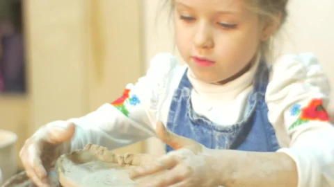Stock Video A Girl Molding Clay Live Wallpaper For PC - Free Live Wallpaper