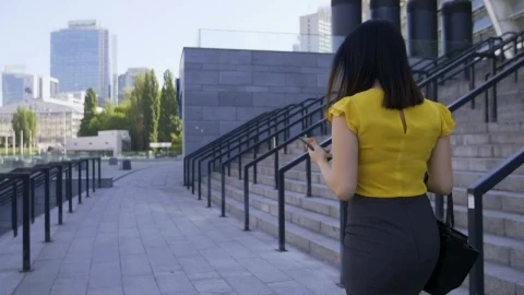 Stock Video Business Woman Using Her Cell Live Wallpaper For PC - Free Live Wallpaper