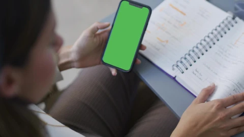 Stock Video Business Woman Holding A Cell Phone With Green Screen Live Wallpaper For PC - Free Live Wallpaper
