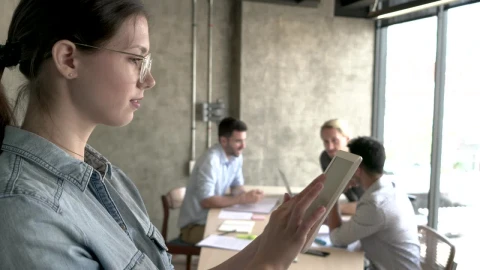 Stock Video Business Meeting Led By A Young Woman Live Wallpaper For PC - Free Live Wallpaper