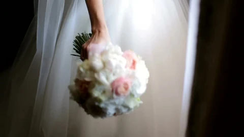 Stock Video Bride In Wedding Dress Smells Bouquet Of Roses Live Wallpaper For PC - Free Live Wallpaper