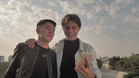 Stock Video Boyfriends Taking Selfies Live Wallpaper For PC - Free Live Wallpaper