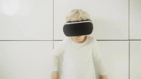 Stock Video Boy Watching A Video In Vr Live Wallpaper For PC - Free Live Wallpaper