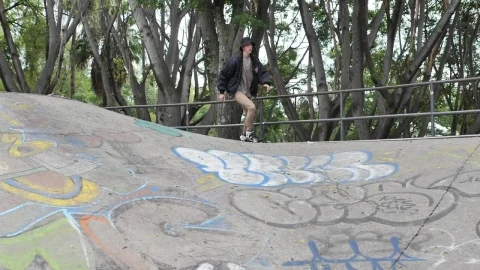 Stock Video Boy Sliding On Roller Skates Down A Ramp In A Live Wallpaper For PC - Free Live Wallpaper