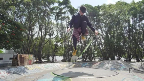 Stock Video Boy Doing A Pirouette With A Skateboard In A Park Live Wallpaper For PC - Free Live Wallpaper