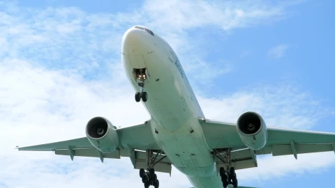 Stock Video Bottom View Of An Airplane Preparing To Land Live Wallpaper For PC - Free Live Wallpaper