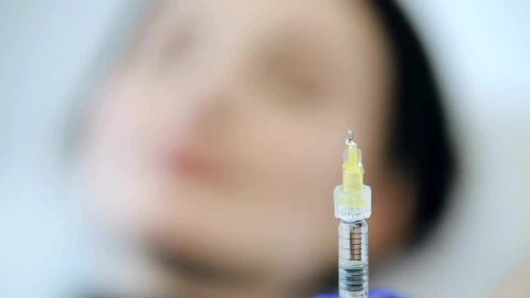 Stock Video Botox Injection For A Woman Live Wallpaper For PC - Free Live Wallpaper