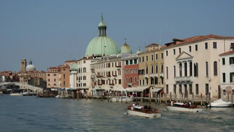 Stock Video Boats Sailing In Venice Canals Live Wallpaper For PC - Free Live Wallpaper